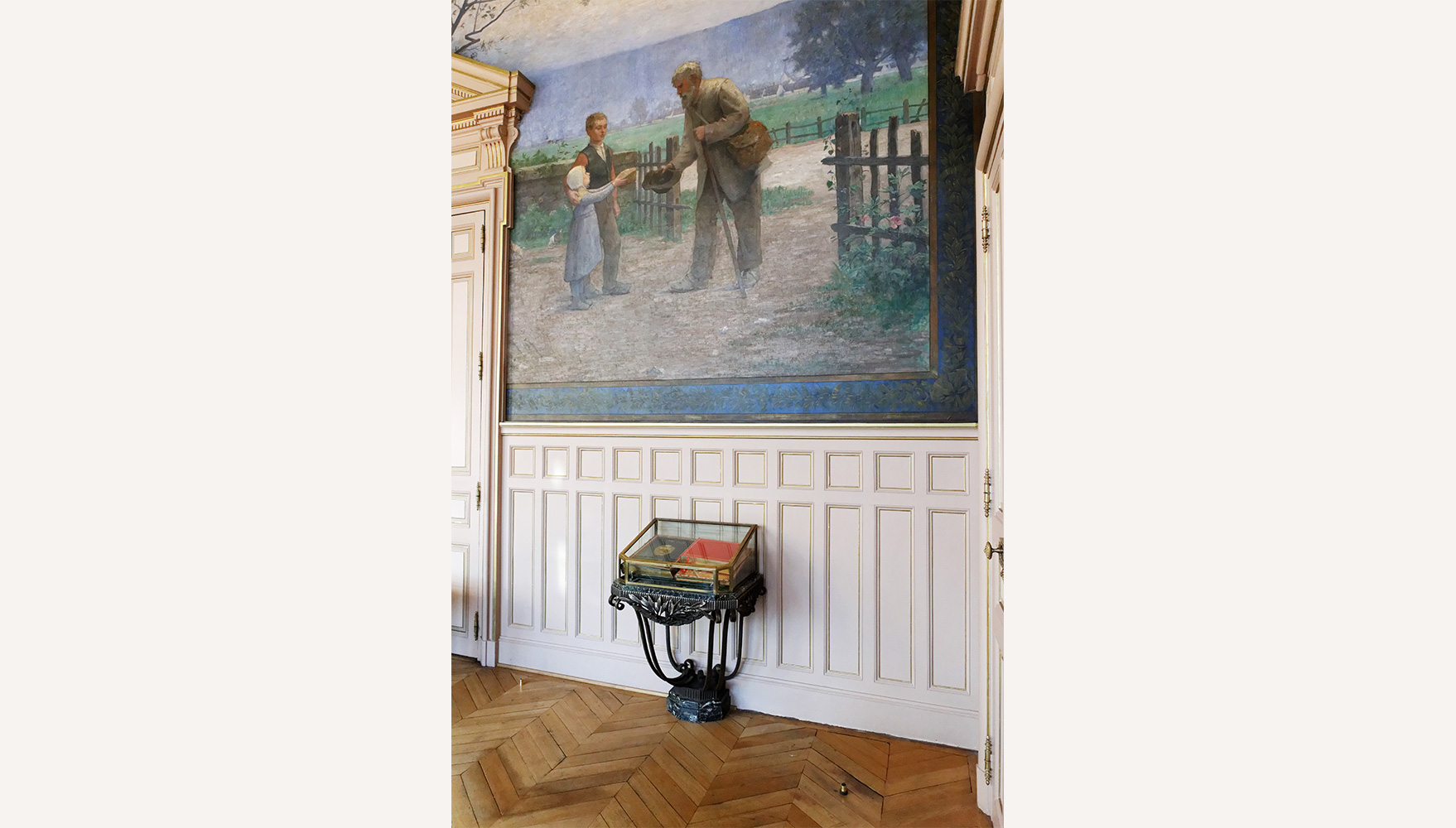 …dans la salle des mariages. Certaines vitrines ne sont pas conservées, les livres d’or sont donc accessibles sur demande 